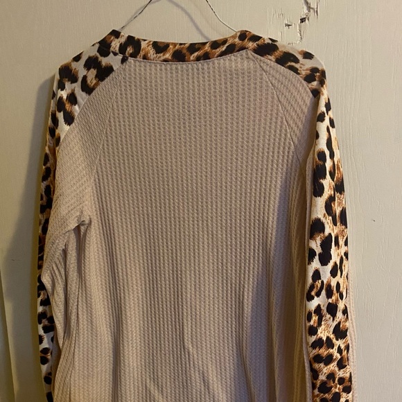 Light pink Leopard Print Tee - Picture 2 of 2